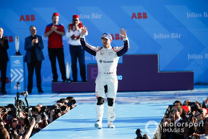 Sam Bird, Envision Virgin Racing, 3° classificato, festeggia sul podio