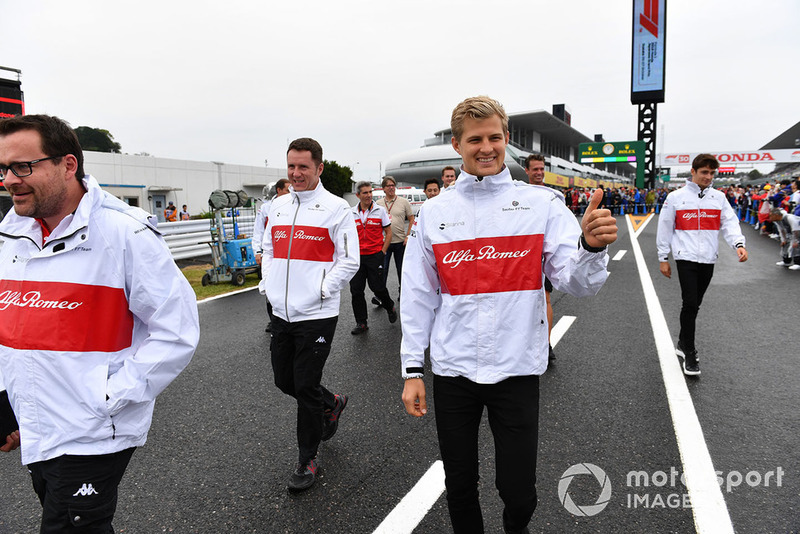Marcus Ericsson, Sauber walks the track