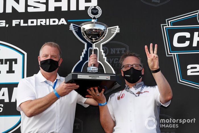 Jay Frye y el ganador del Campeonato de Fabricantes Ted Klaus de Honda HPD