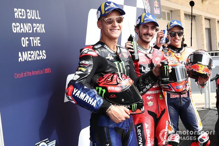 Top 3 clasificados: segundo Fabio Quartararo, Yamaha Factory Racing, pole position Francesco Bagnaia, Ducati Team, tercero Marc Márquez, Repsol Honda Team