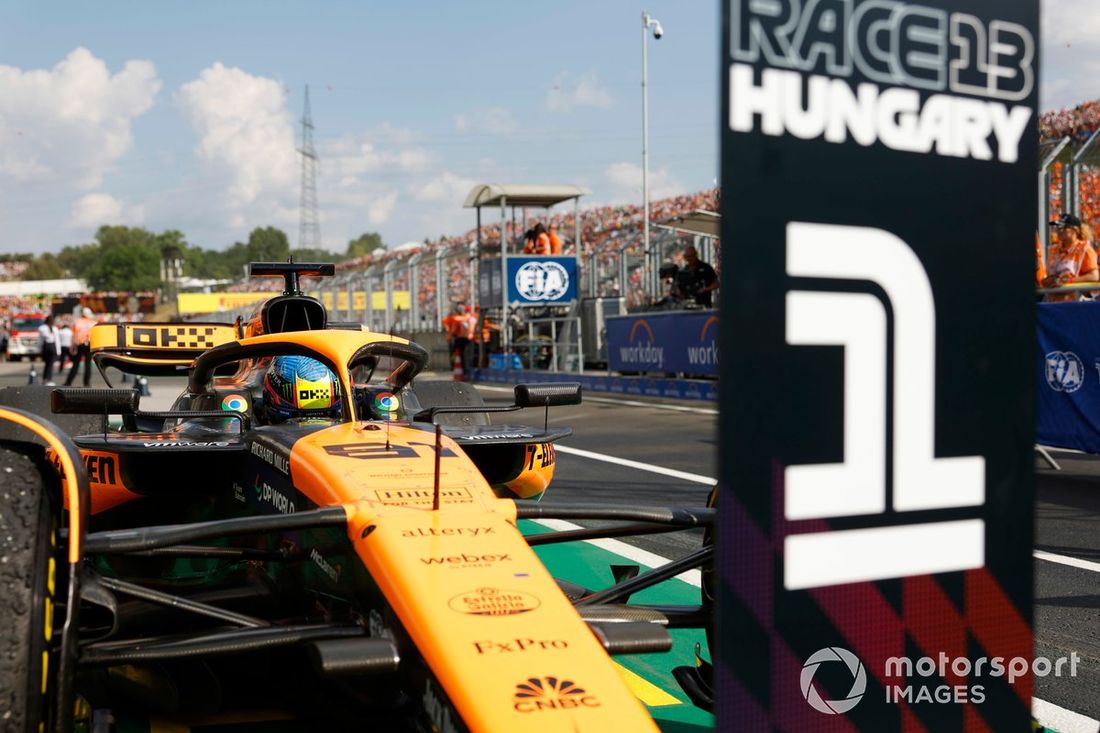 Oscar Piastri, McLaren MCL38, 1ª posição, chega a Parc Ferme