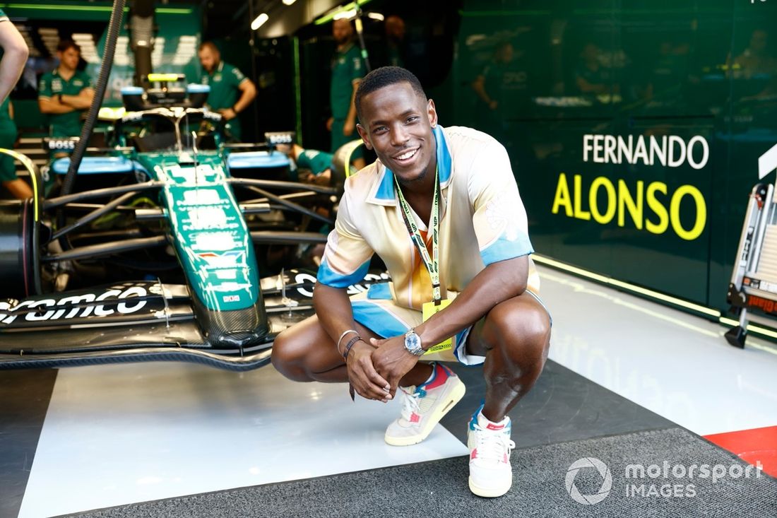 Micheal Ward i Abdel Aziz Gomes odwiedzają garaż Aston Martin 