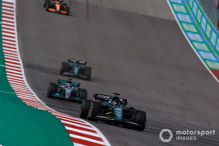 Lance Stroll, Aston Martin AMR22, George Russell, Mercedes W13, Sebastian Vettel, Aston Martin AMR22