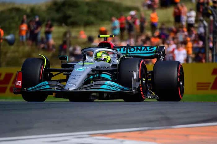 Lewis Hamilton, Mercedes W13