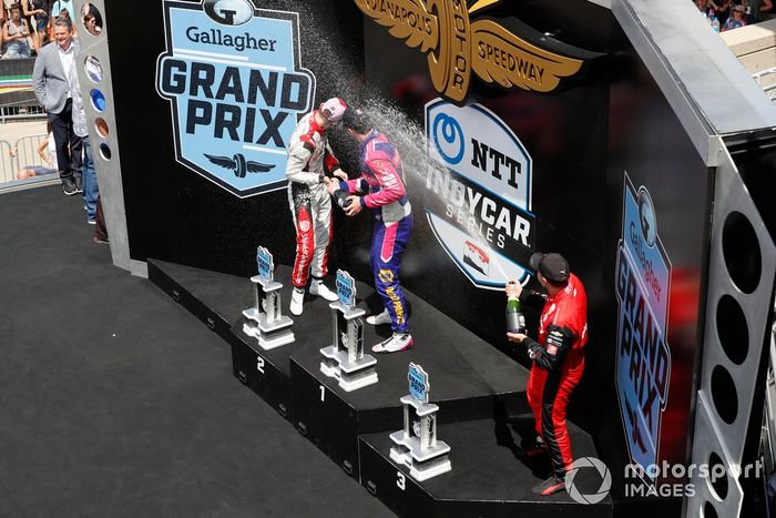 Podio: ganador Alexander Rossi, Andretti Autosport Honda, segundo lugar Christian Lundgaard, Rahal Letterman Lanigan Racing Honda, tercer lugar Will Power, Team Penske Chevrolet