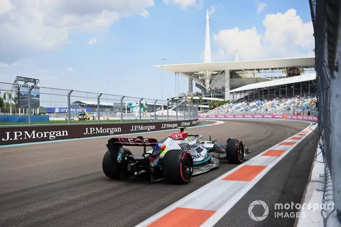 Lewis Hamilton, Mercedes W13
