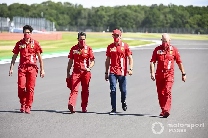 Charles Leclerc, Ferrari con sus ingenieros