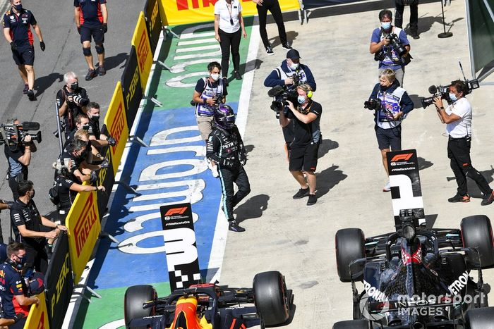 Ganador de la pole Lewis Hamilton, Mercedes-AMG F1