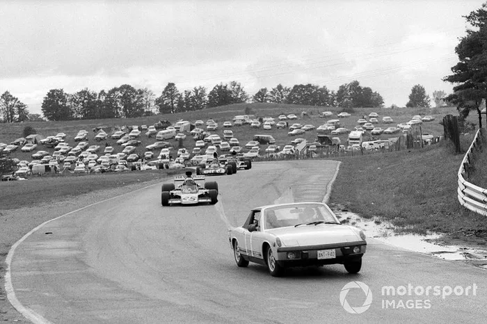 Canadá 1973: el 'pace car' delante de Howden Ganley, ISO Williams IR