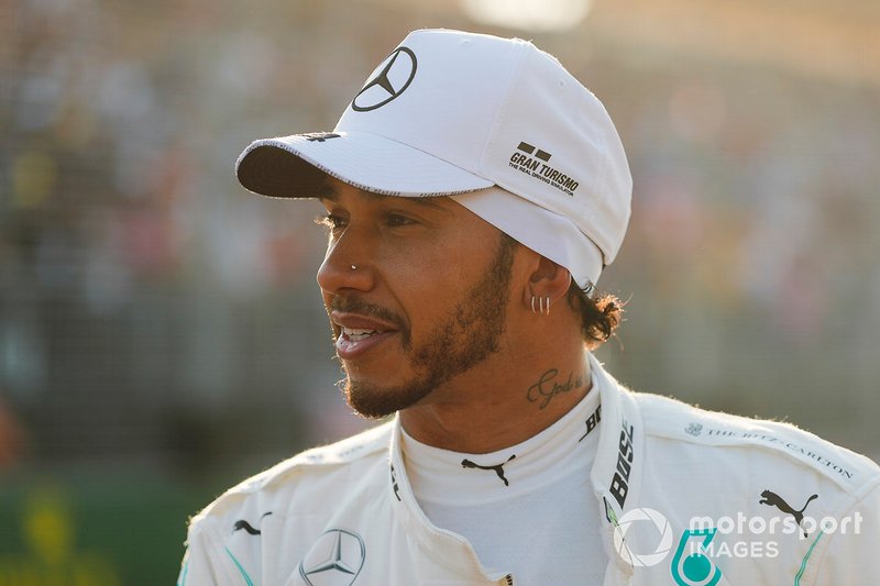 Il poleman Lewis Hamilton, Mercedes AMG F1 nel Parco chiuso