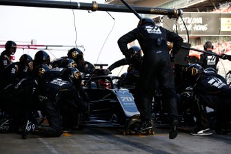 Romain Grosjean, Haas F1 Team VF-19 pitstop