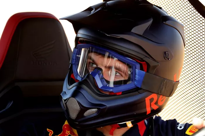 Max Verstappen, Alexander Albon, Red Bull Racing,  Red Bull Desert Racing allo Skydive Dubai