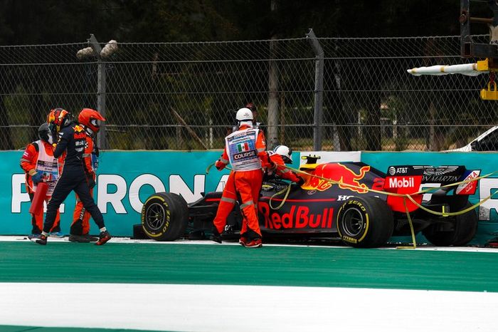 Alex Albon, Red Bull RB15 choca en la PL2