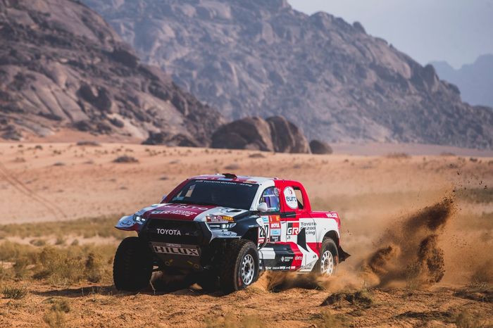 #207 Toyota Gazoo Racing Toyota: Giniel De Villiers, Dennis Murphy