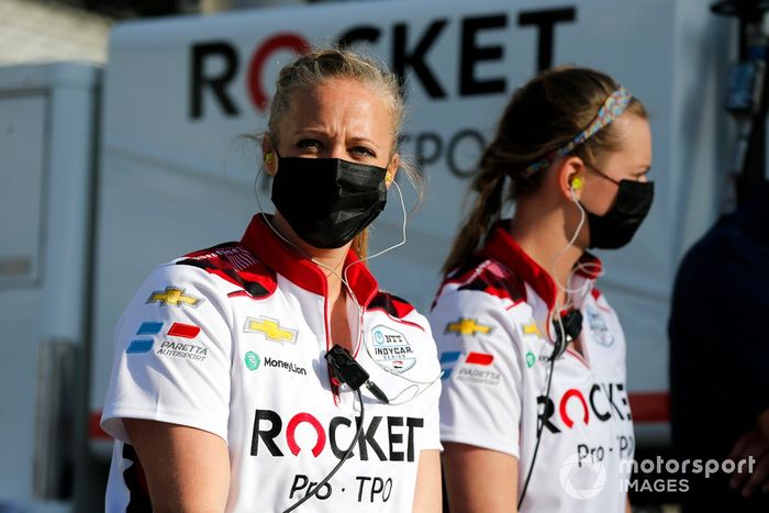 Paretta Autosport Chevrolet crew members