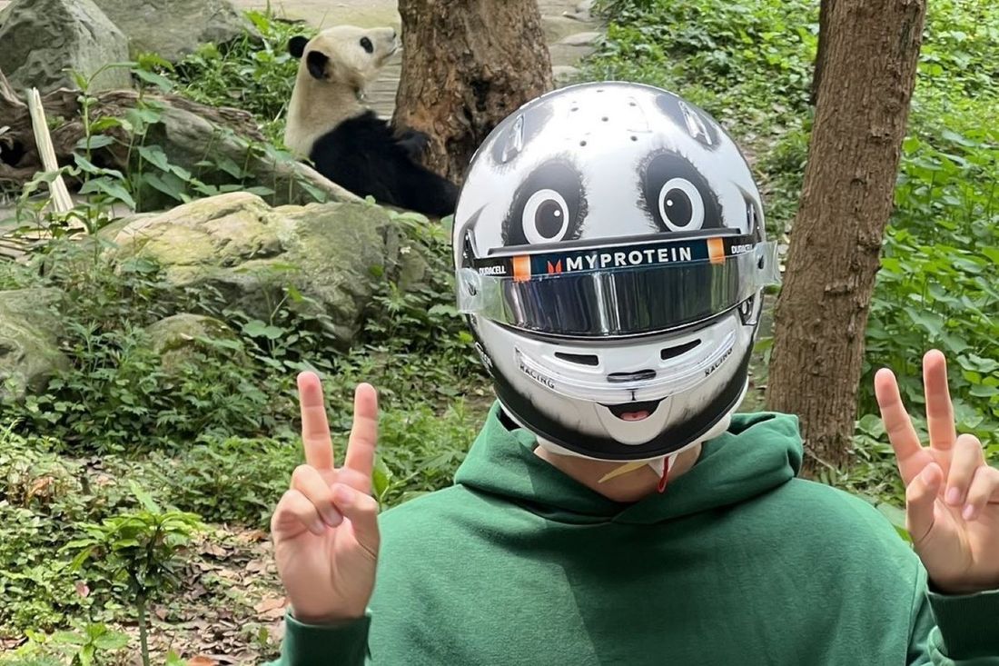 Alex Albon, Williams con su casco especial