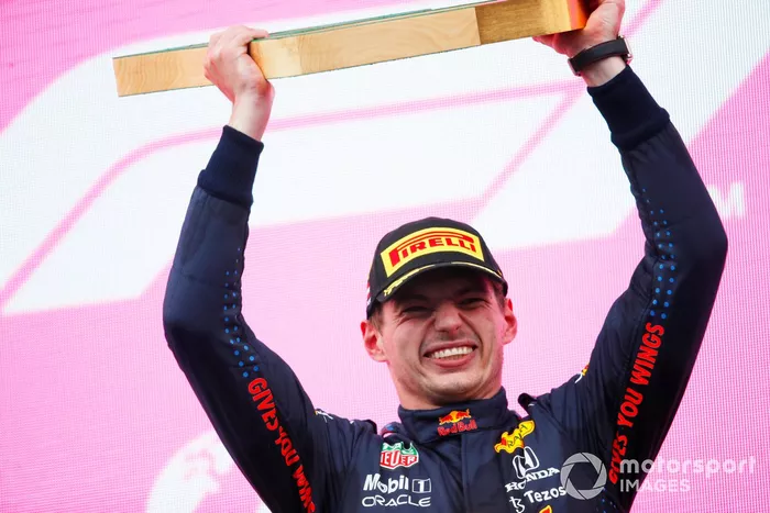 Podio: ganador de la carrera Max Verstappen