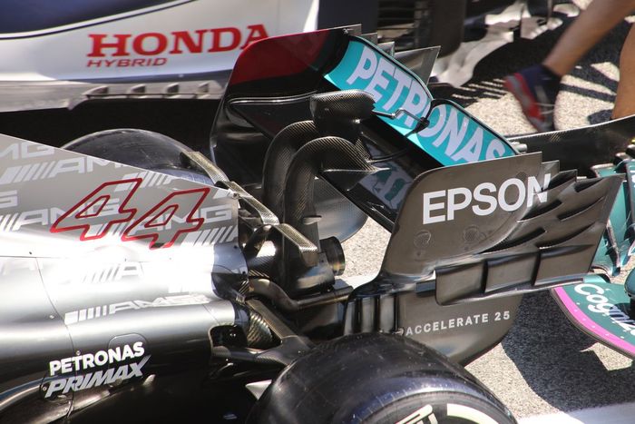 Detalle del alerón trasero del Mercedes W12