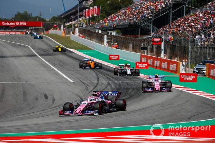 Sergio Pérez, Racing Point RP19, lidera Lance Stroll, Racing Point RP19, Antonio Giovinazzi, Alfa Romeo Racing C38, y Lando Norris, McLaren MCL34