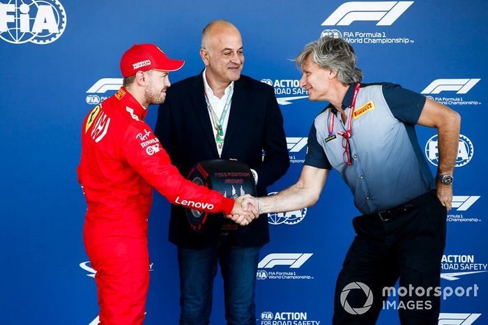 Sebastian Vettel, Ferrari con el premio Pirelli Pole Position Award