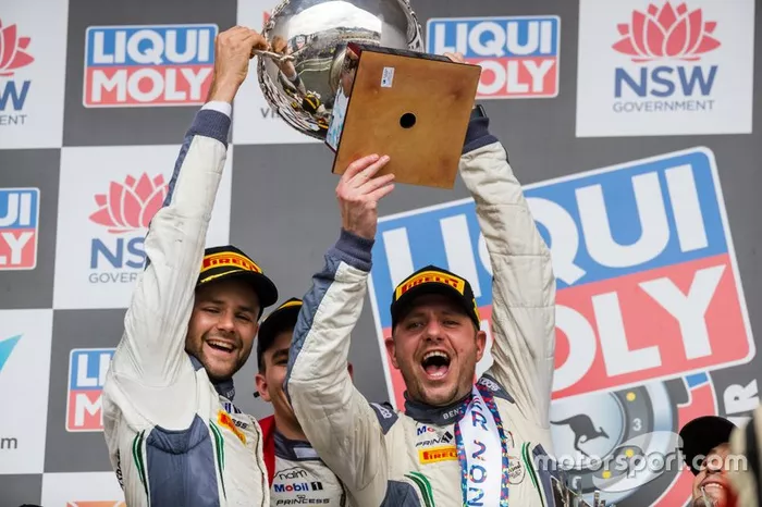 Podio: il vincitore #7 Bentley Team M-Sport Bentley Continental GT3: Jules Gounon, Maxime Soulet, Jordan Pepper