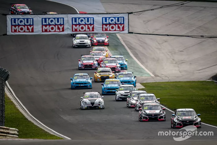 Esteban Guerrieri, ALL-INKL.COM Münnich Motorsport Honda Civic TCR leads