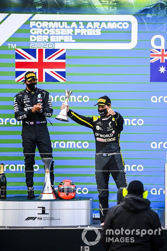 Podio: ganador de la carrera Lewis Hamilton, Mercedes-AMG F1, y tercer lugar Daniel Ricciardo, Renault F1