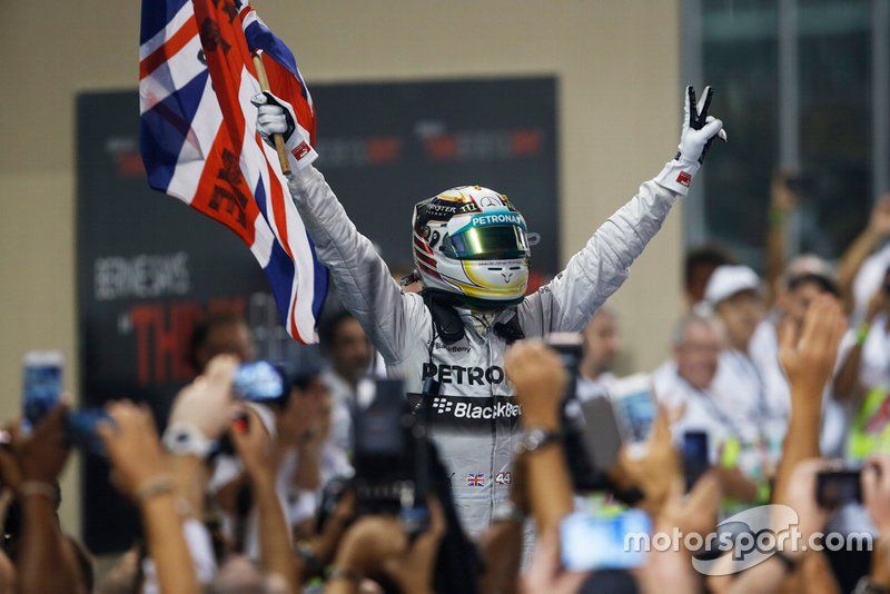 2014: en el último Gran Premio de Abu Dhabi, por primera vez en la historia de la Fórmula 1 se concedió el doble de puntuación. Eso dio a Lewis Hamilton su segundo título, y nunca más se repitió ese formato de puntuación.