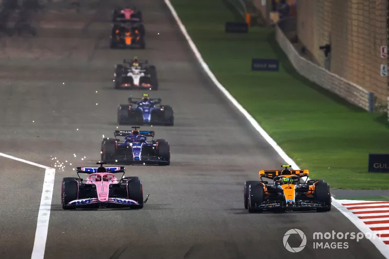 Esteban Ocon, Alpine A523, Lando Norris, McLaren MCL60, Alex Albon, Williams FW45