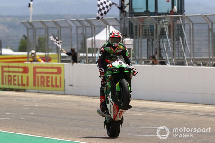 Jonathan Rea, Kawasaki Racing Team WorldSBK celebra haber ganado 100 carreras del WorldSBK