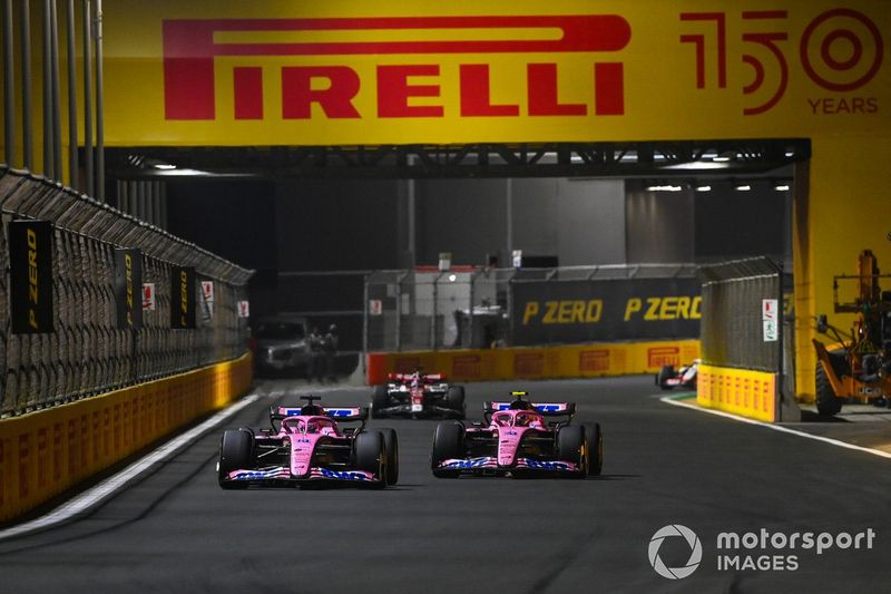 Fernando Alonso, Alpine A522, Esteban Ocon, Alpine A522, Valtteri Bottas, Alfa Romeo C42