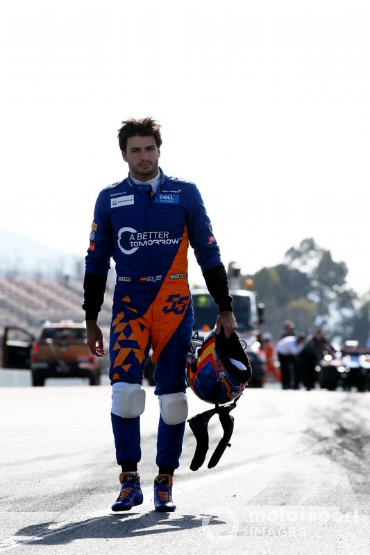 Carlos Sainz Jr., McLaren walks in