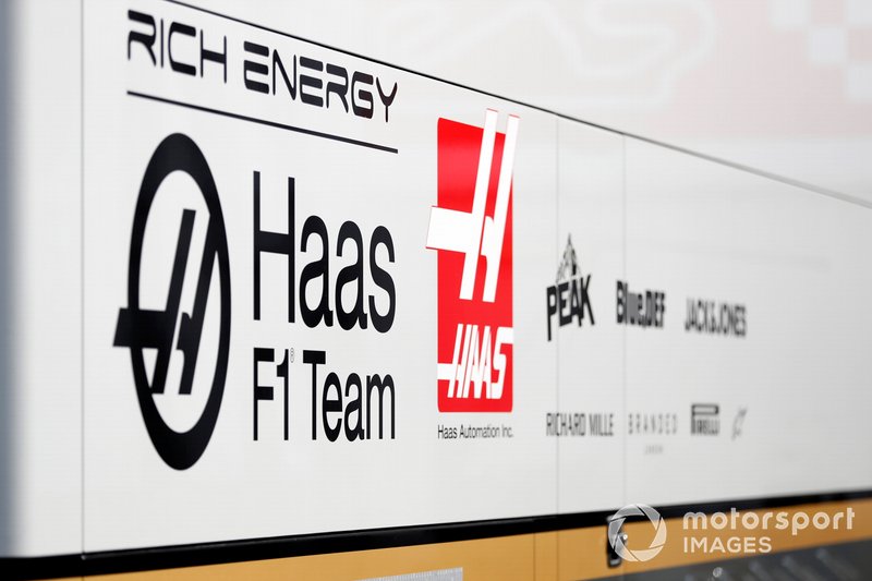 Camions et logos Haas F1