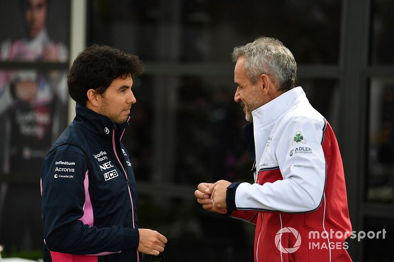 Sergio Perez, Racing Point Force India VJM11, talks to Beat Zehnder, Team Manager, Sauber