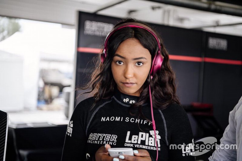 <img class="ms-flag-img ms-flag-img_s1" title="Belgium" src="https://cdn-4.motorsport.com/static/img/cf/be-3.svg" alt="Belgium" width="32" /> Naomi Schiff, 24 años
