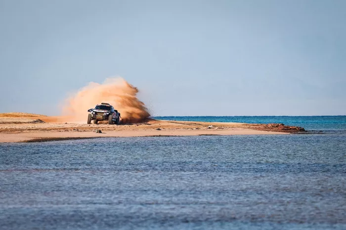 #300 X-Raid Mini JCW Team: Carlos Sainz, Lucas Cruz