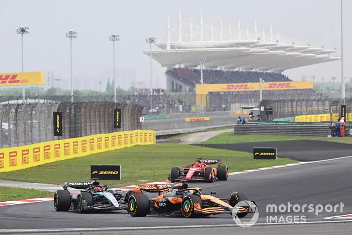 Oscar Piastri, McLaren MCL38, George Russell, Mercedes F1 W15, Charles Leclerc, Ferrari SF-24