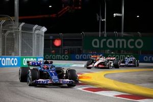 Esteban Ocon, Alpine A523, Kevin Magnussen, Haas VF-23, Pierre Gasly, Alpine A523