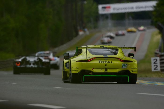 #97 Aston Martin Racing Aston Martin Vantage AMR: Alex Lynn, Maxime Martin, Jonathan Adam