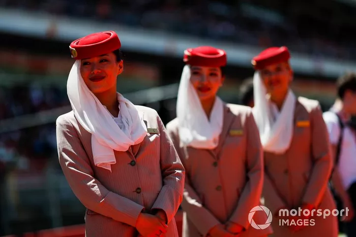 Tripulantes de cabina de pasajeros de los Emiratos Árabes Unidos