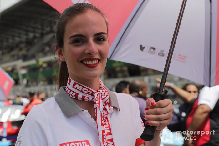 Chica de la parrilla