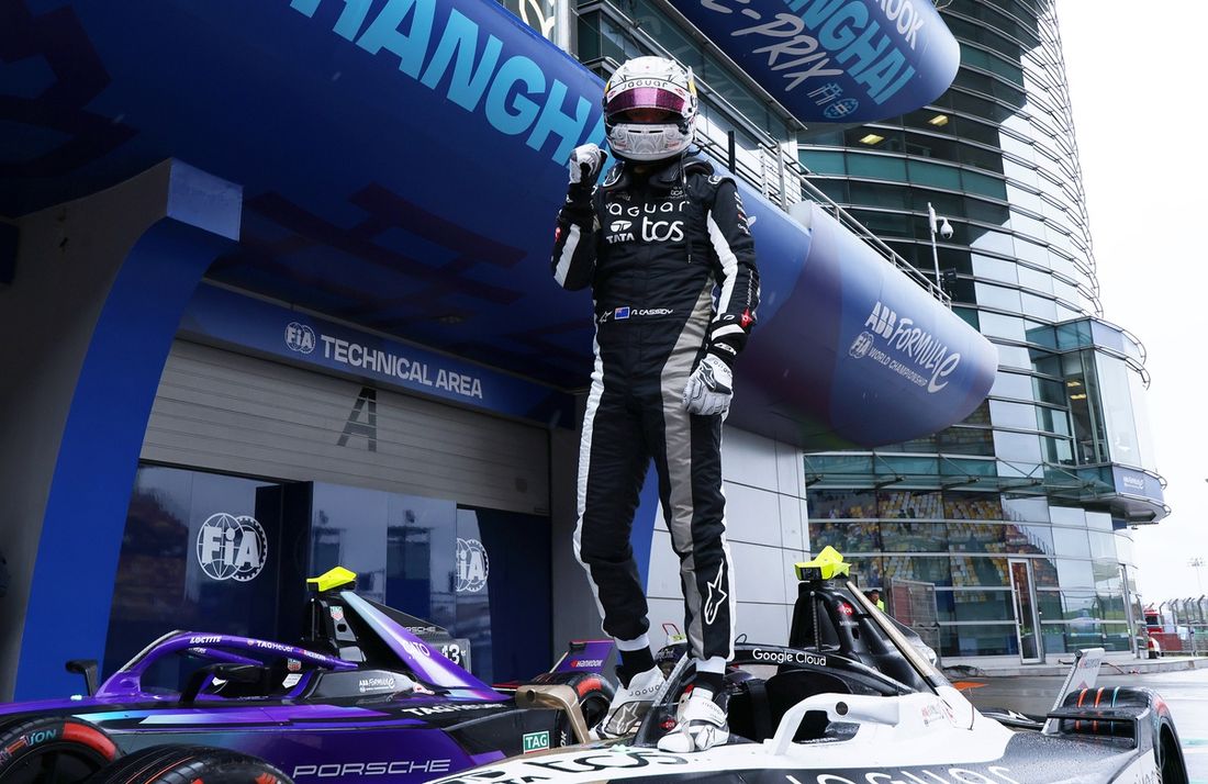 Ganador de la carrera Nick Cassidy, Jaguar TCS Racing