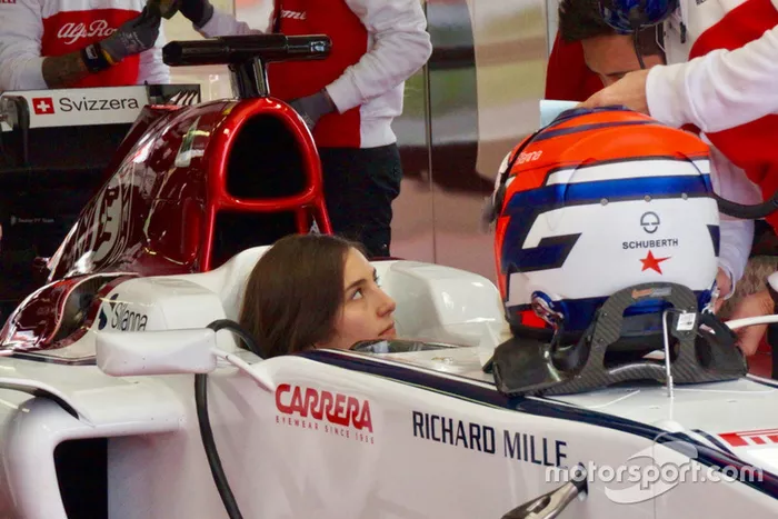 La piloto colombiana de carreras Tatiana Calderón en la prueba con el Sauber F1 C32