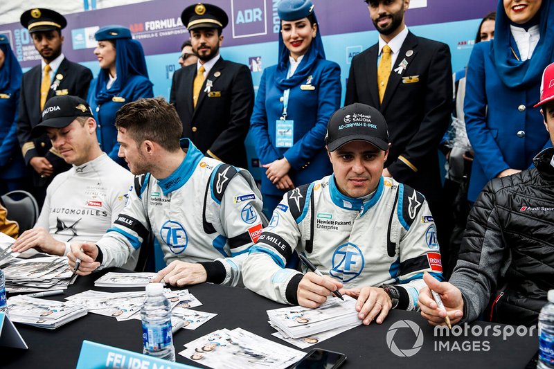 Edoardo Mortara, Venturi Formula E, Felipe Massa, Venturi Formula E sign autographs for fans