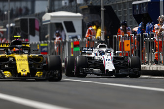 Carlos Sainz Jr., Renault Sport F1 Team R.S. 18, e Lance Stroll, Williams FW41