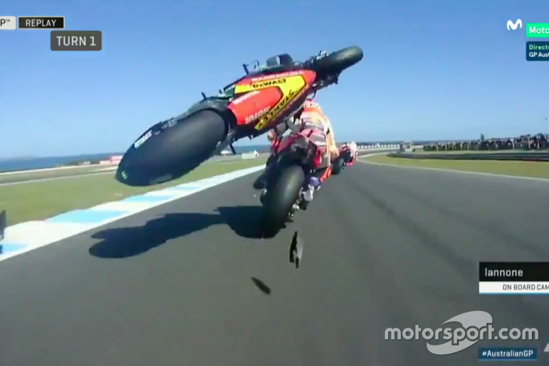 Зіткнення Марка Маркеса, Repsol Honda Team, та Жоанна Зарко, Monster Yamaha Tech 3 (відео Movistar TV)
