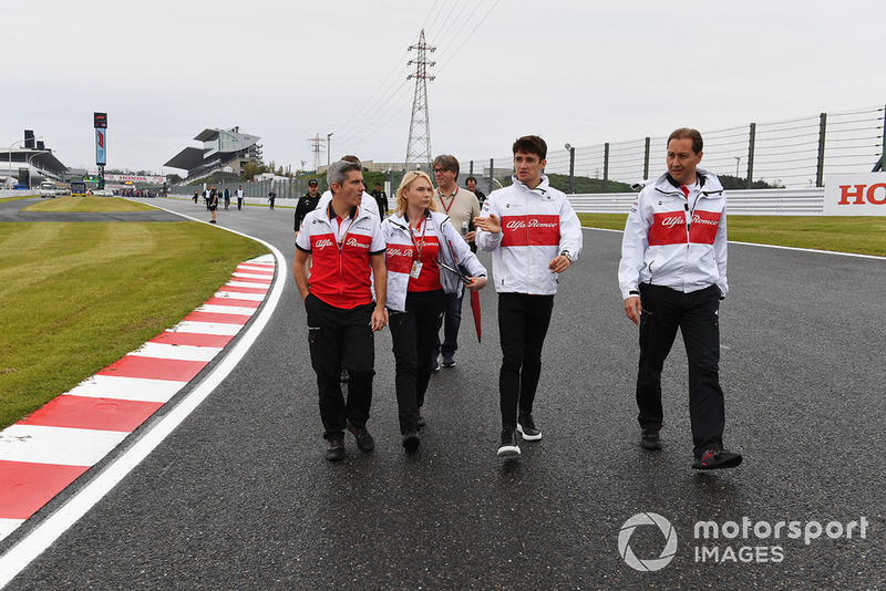 Charles Leclerc, Sauber walks the track with Xevi Pujolar, Sauber Head of Track Engineering and Ruth Buscombe, Sauber Race Strategist