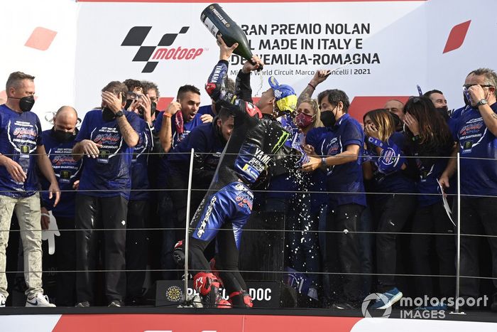 El Campeón del Mundo Fabio Quartararo, Yamaha Factory Racing celebra
