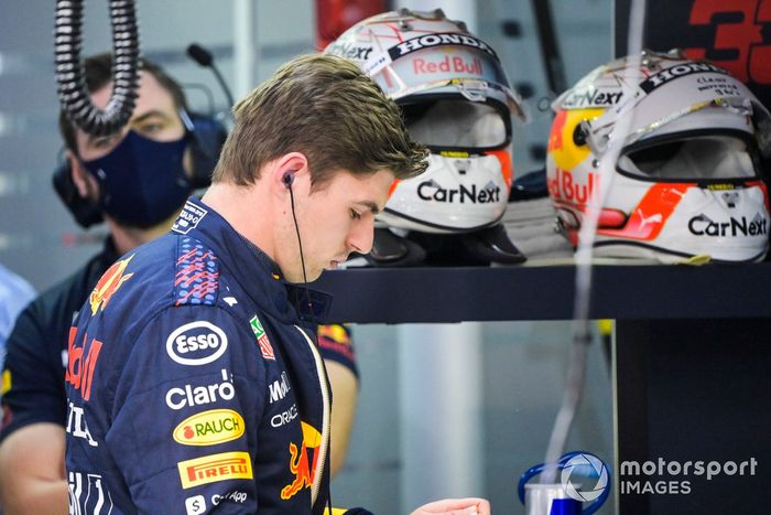 Max Verstappen, Red Bull Racing, en el garaje