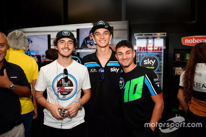 Francesco Bagnaia, Sky Racing Team VR46 con
Luca Marini, Sky Racing Team VR46 y Dennis Foggia, Sky Racing Team VR46, durante las celebraciones por su 100 GP